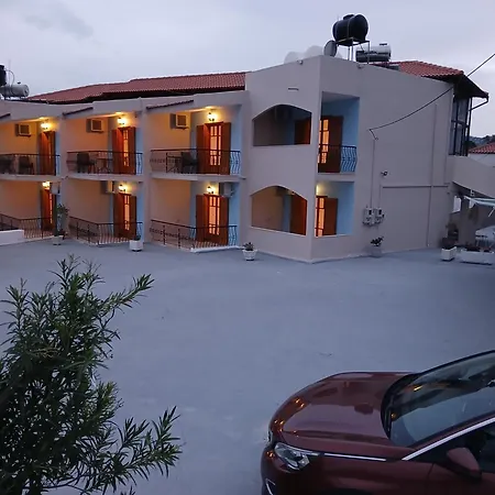 Blue Bay Apartmanhotel Toló