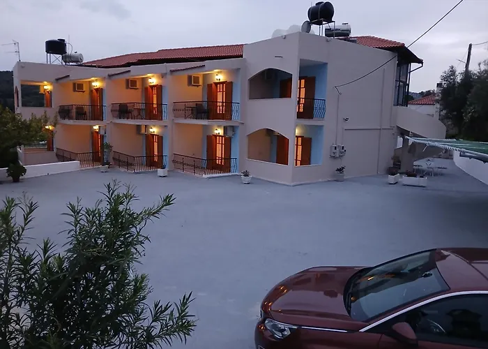 Blue Bay Apartmanhotel Toló